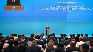 ҰСТАЗДАР ЖОҒАРЫ МЕМЛЕКЕТТІК НАГРАДАҒА ИЕ БОЛДЫ 