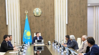 ӨҢІР БАСШЫСЫ БӘКІР ТӘЖІБАЕВТЫҢ ҰРПАҚТАРЫНА ҚҰРМЕТ КӨРСЕТТІ