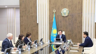 АКИМ ОБЛАСТИ НАГРАДИЛ ВЕТЕРАНОВ ГОСУДАРСТВЕННОЙ СЛУЖБЫ