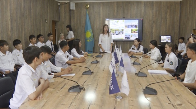 СТУДЕНТТЕР ЭКОЛОГИЯЛЫҚ ДЕБАТ ӨТКІЗДІ