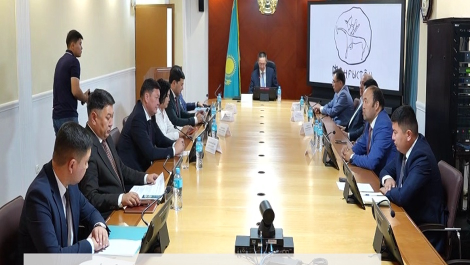 ӘДЕП ЖӨНІНДЕГІ КЕҢЕС ОТЫРЫСЫ ӨТТІ