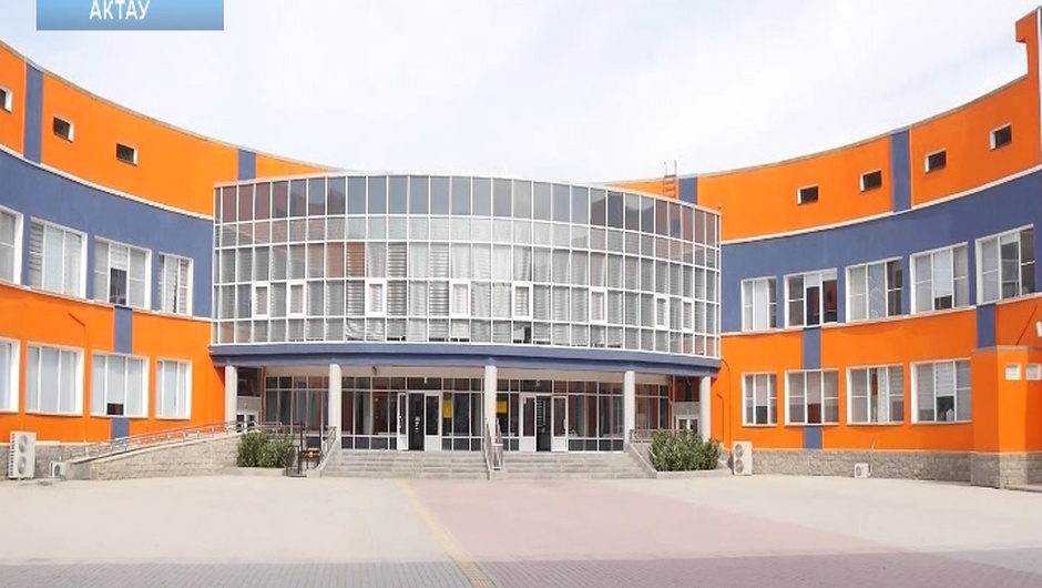 В НИШ проводят расследование после скандального видео с сотрудником