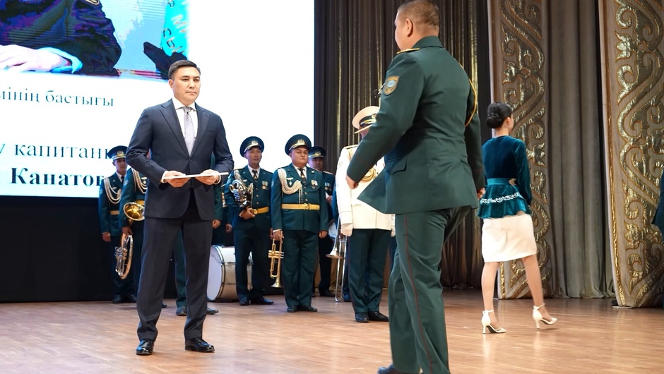 СПАСАТЕЛЕЙ ПОЗДРАВИЛИ С ПРОФЕССИОНАЛЬНЫМ ПРАЗДНИКОМ 